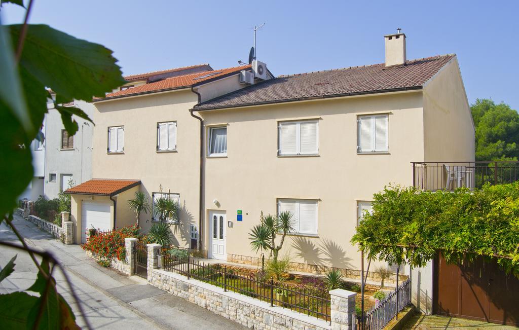 Apartments Nicole Pula Exterior photo